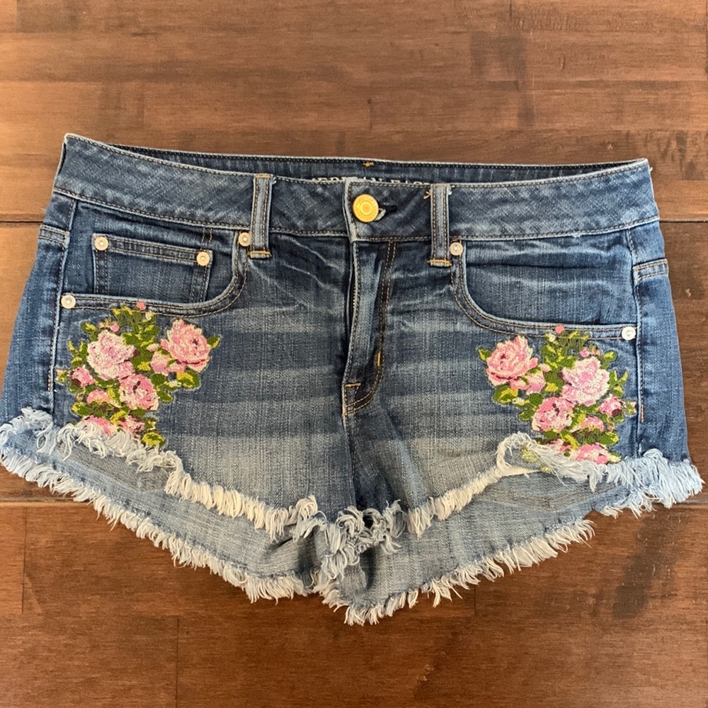 American Eagle size 6 stretch shorts